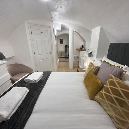 4 Berkeley Square I Your Apartment بريستول الغرفة الصورة
