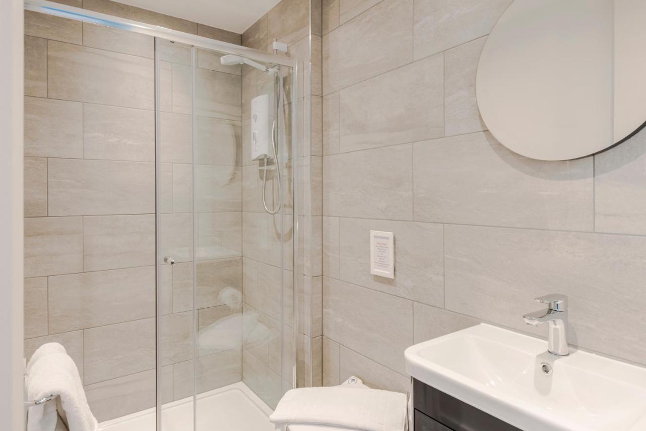 4 Berkeley Square I Your Apartment بريستول المظهر الخارجي الصورة