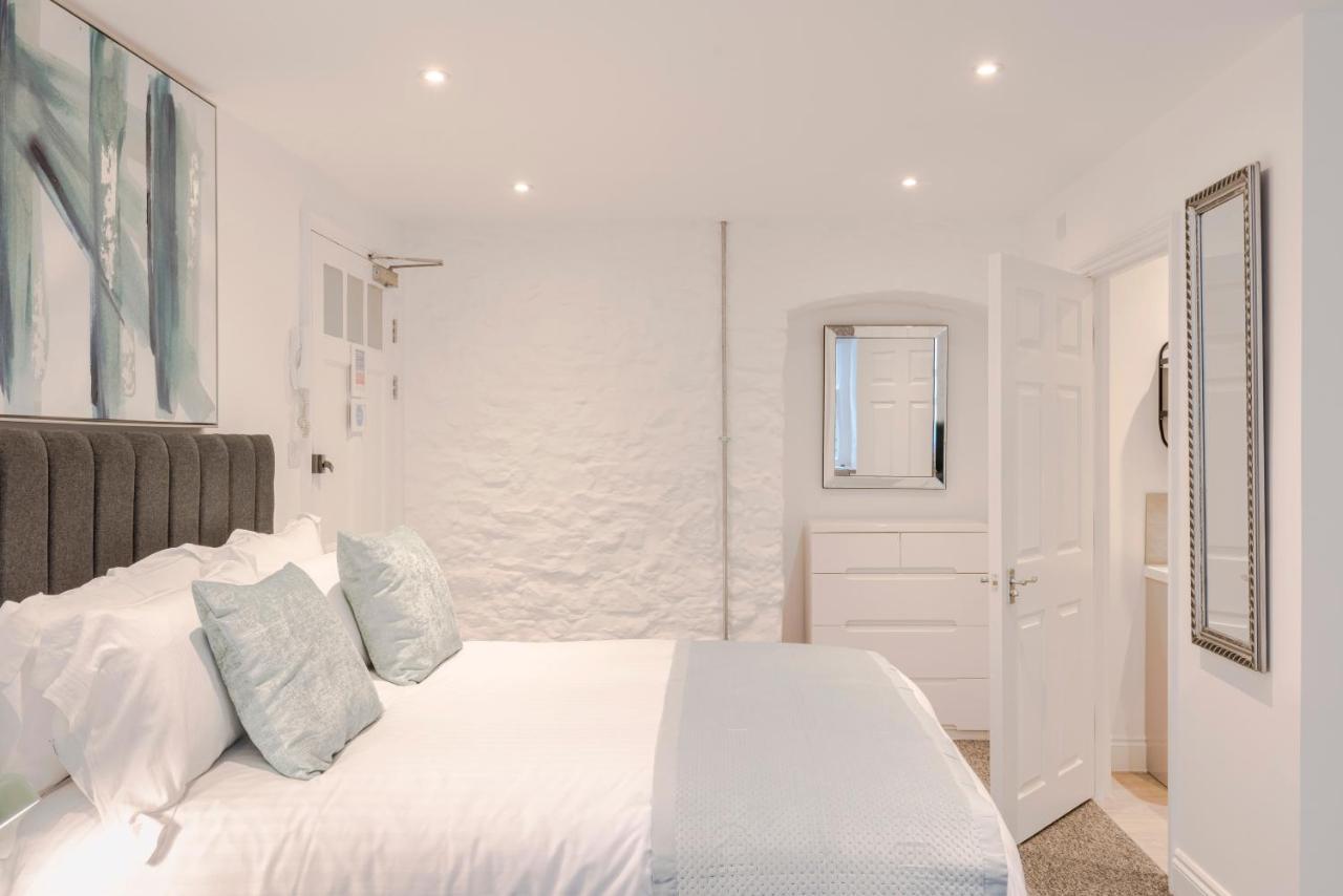 4 Berkeley Square I Your Apartment بريستول المظهر الخارجي الصورة