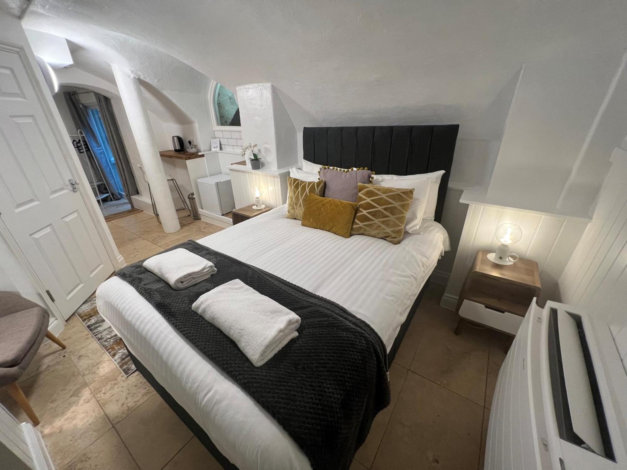 4 Berkeley Square I Your Apartment بريستول الغرفة الصورة