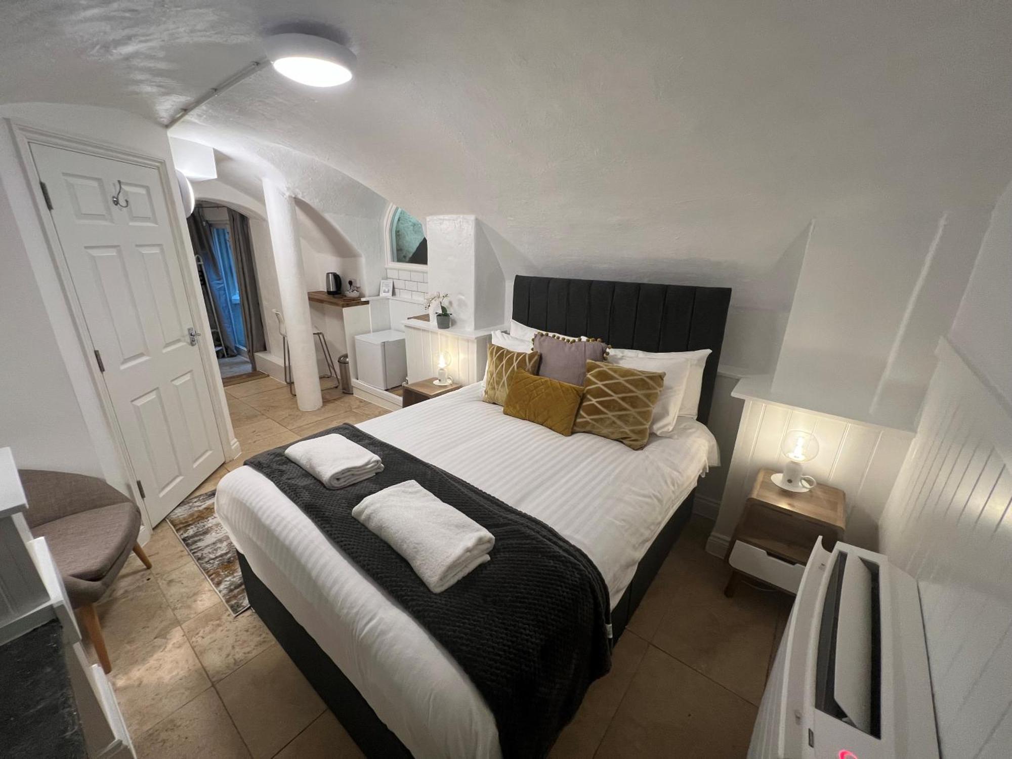 4 Berkeley Square I Your Apartment بريستول الغرفة الصورة